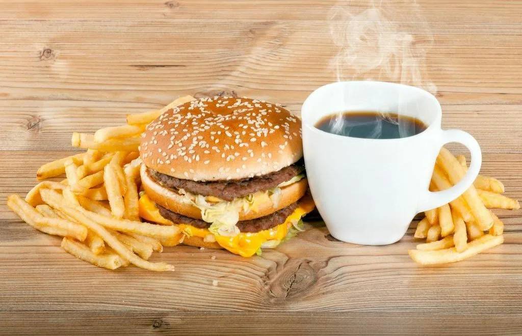 Продукты и напитки, которые вызывают усталость